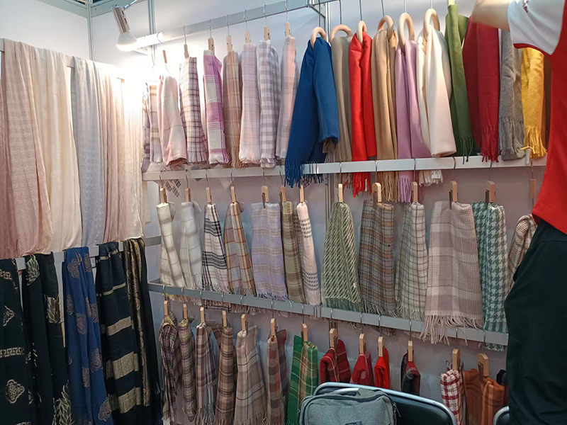 Shenzhen Huating Electronic Communication Co., Ltd. fashion scarves