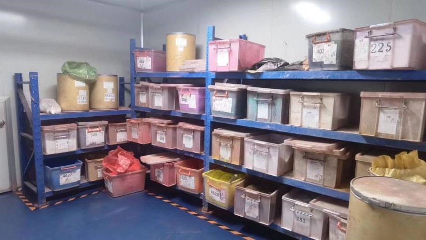 Yiwu Jiangr Bio-Technology Co., Ltd. Eyeshadow