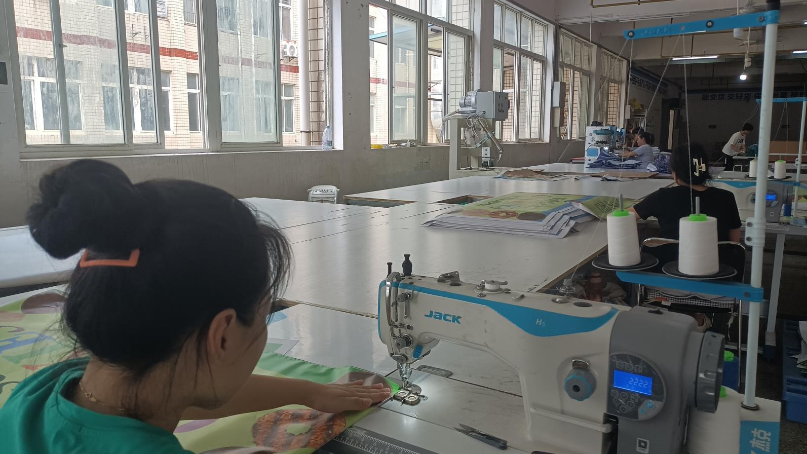 Wuhan QB Workshop Technology Co., Ltd. Flag Banner