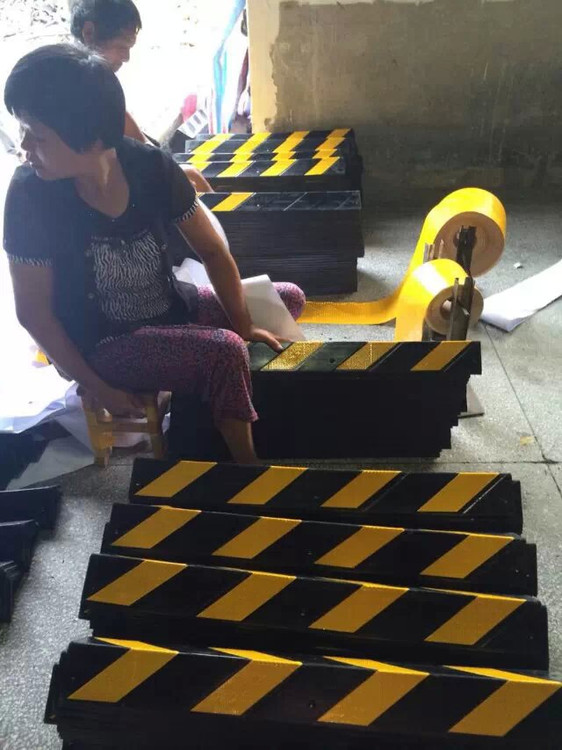 Quzhou Leon Traffic Equipment Co., Ltd. factory image 5