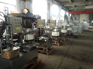 Wuxi Qunxing Chemical Equipment Co., Ltd. vacuum emulsifying machine