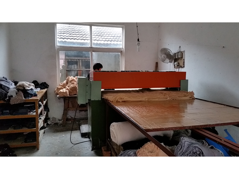 ZHANGJIAGANG YUNZHIRUN IMP&EXP CO.,LTD knitted scarves