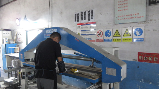 Suzhou Ishihara Gongkuang Exhibition Equipment Co., Ltd. garment display racks