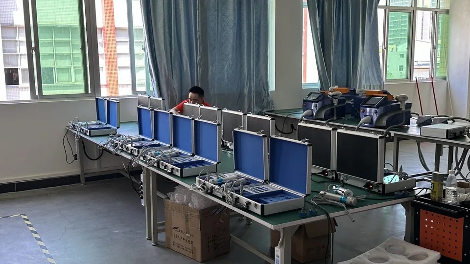 Magic Plus (Guangzhou) Beauty Equipment Co., Ltd. Cryolipolysis Slimming Machine