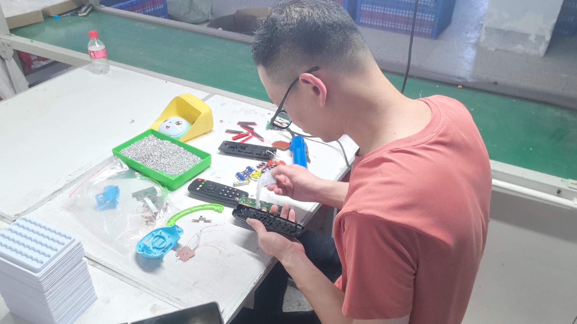 Shantou Huatailong Plastic Industry Co., Ltd. Bubble Machines