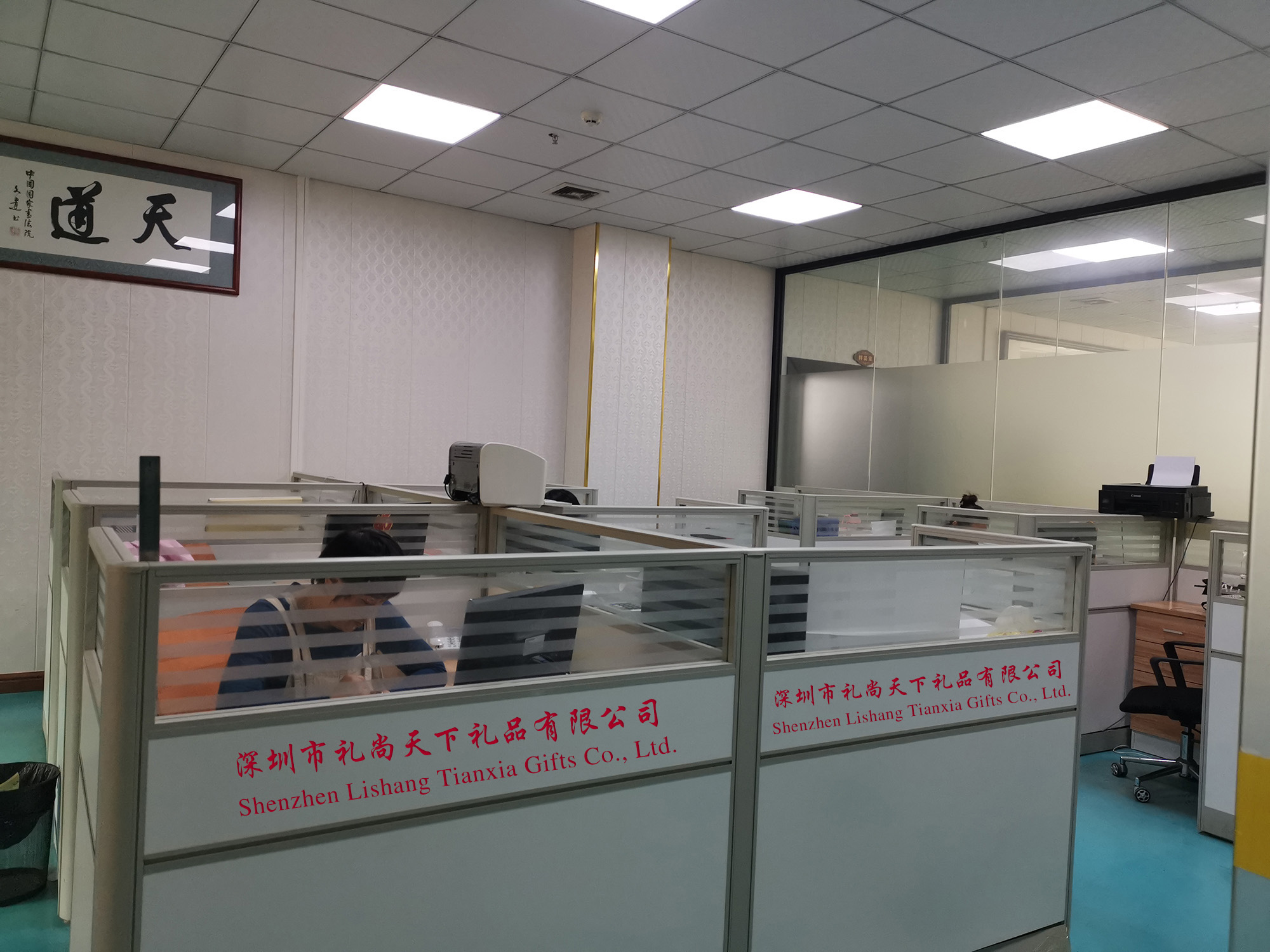 Shenzhen Lishangtianxia Co., Ltd. Polyresin Sculptures