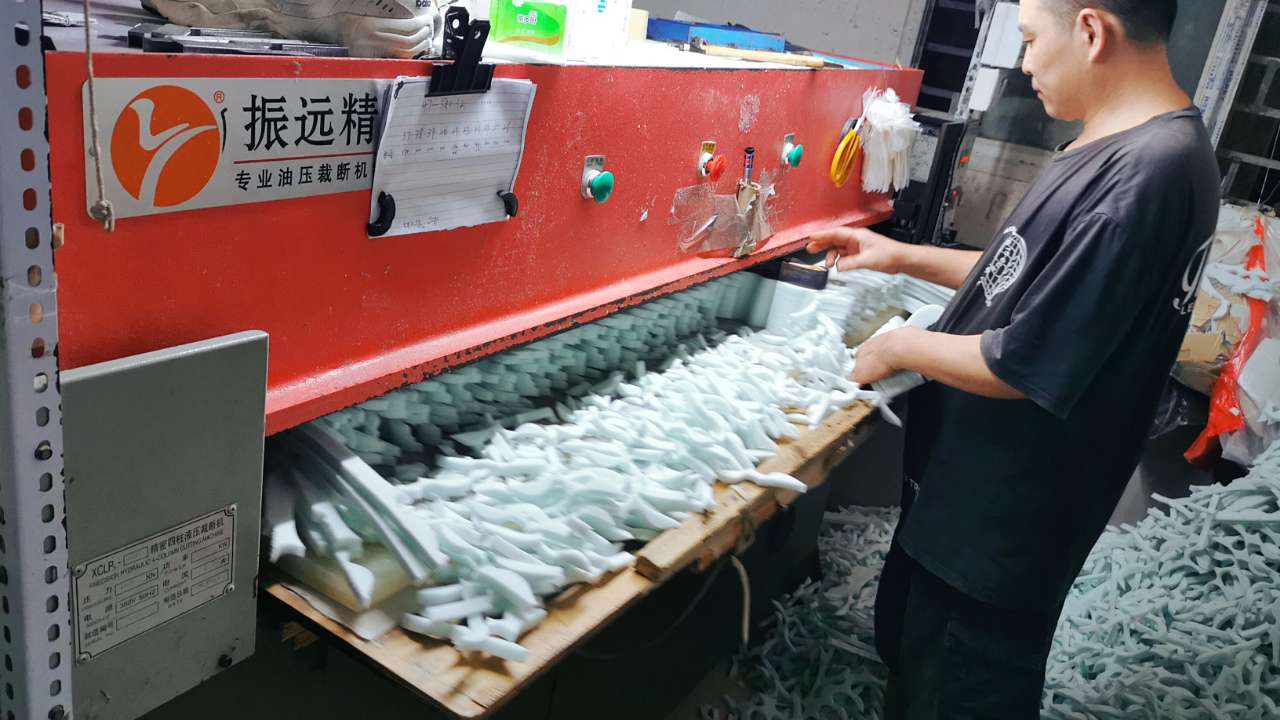 Shishi Meikemanli Trading Co., Ltd. Clogs