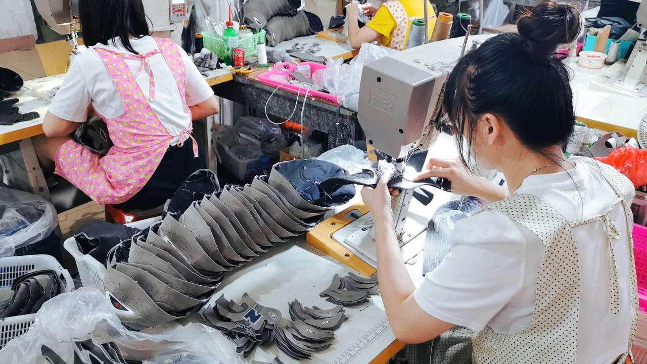 Shishi Meikemanli Trading Co., Ltd. Sneakers