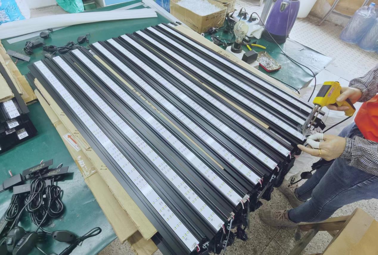 Foshan Jiaxiang Aquarium & Pet Co., Ltd. Aquarium LED Lighting