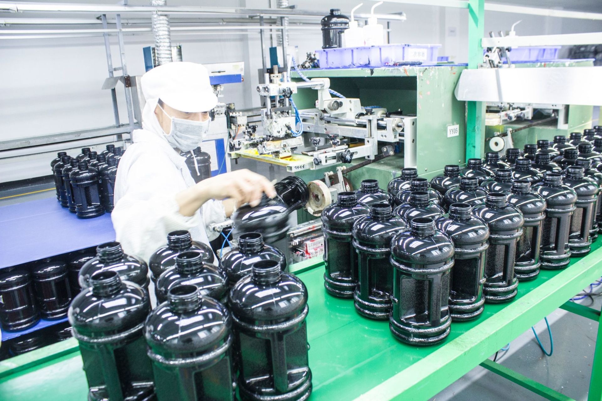 Guangzhou Tropical Rainforest Industrial Co., Ltd. Intelligent Temperature Control Mugs