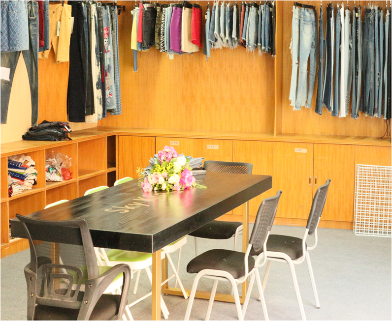Guangzhou Longchan Textile& Clothing Co., Ltd. factory image 5