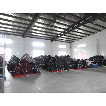 Qingdao Renhui Sewing Products Co., Ltd. Plush Slippers