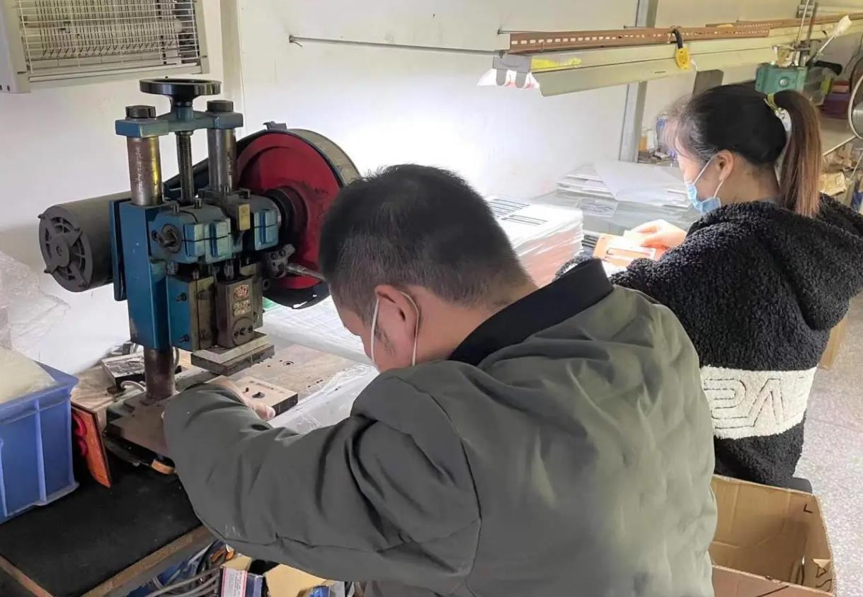Dongguan City Xicheng Rubber & Plastic Co., Ltd. EVA foam kickboards