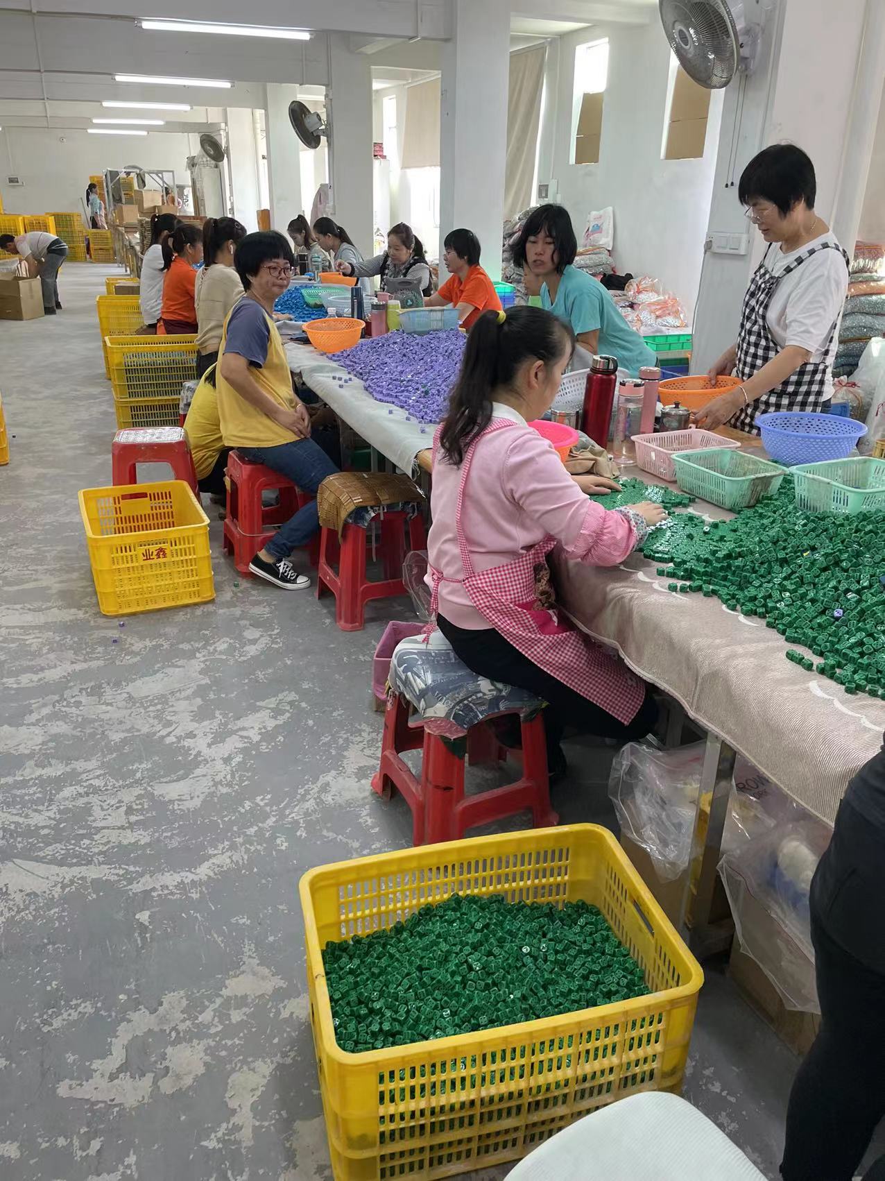 Dongguan Tangxia Xuanqiu E-Commerce Firm Resin Dice