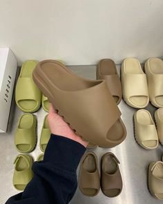 Global Wholesale Pallets Buy Yezzy Slides Online