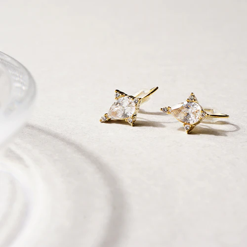 有限会社スペース (Space Co., Ltd.) Alloy Non-hole Earrings