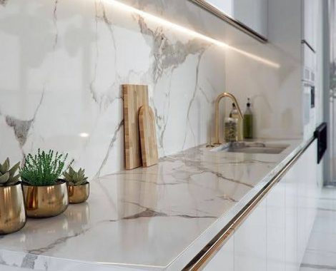 Carpenter México Kitchen with white marble countertop