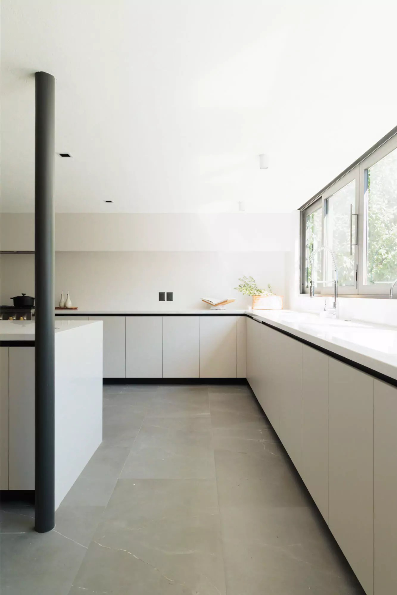 Nubes Modern Kitchen