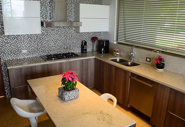 Kitchen Depot Cocinas ESCUADRA CON ISLA - Acabado Laminart roble nuez