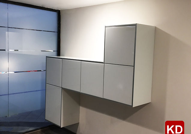 MUEBLE DECORATIVO - Acabado acrílico gris brillante