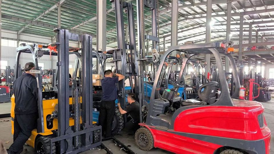 Shijiazhuang Yishu Intelligence Tech Co., Ltd. New RELILIFT 4X4 Electric Forklift 3.5 Ton
