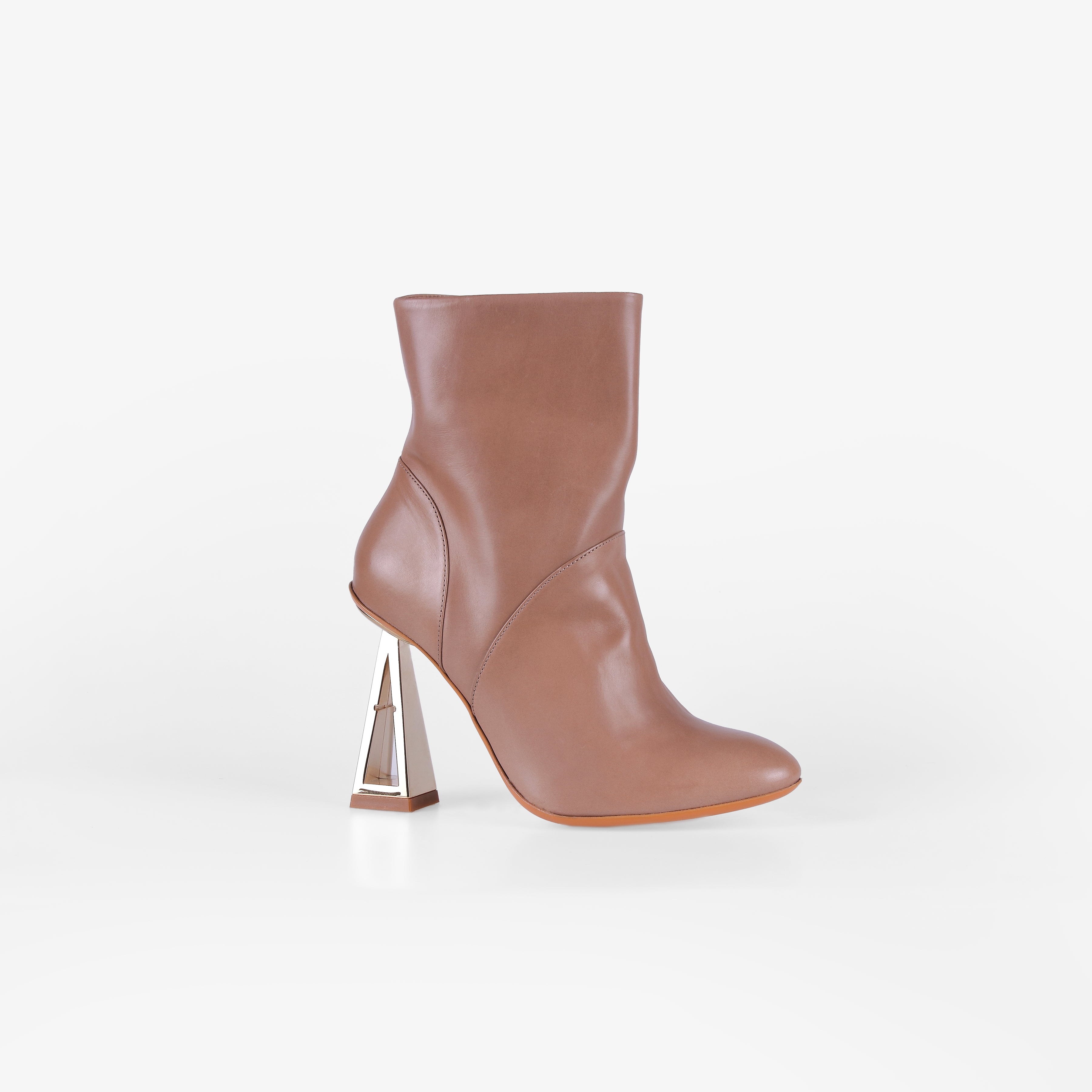 Sarah Maier London 01 Taupe