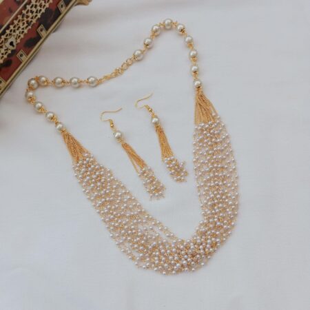 Pretty 14 line Pearl neckset