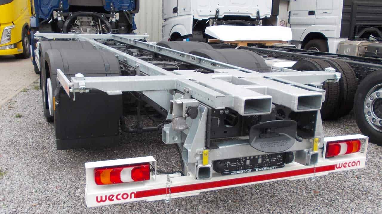 BDF interchangeable system with forklift attachment