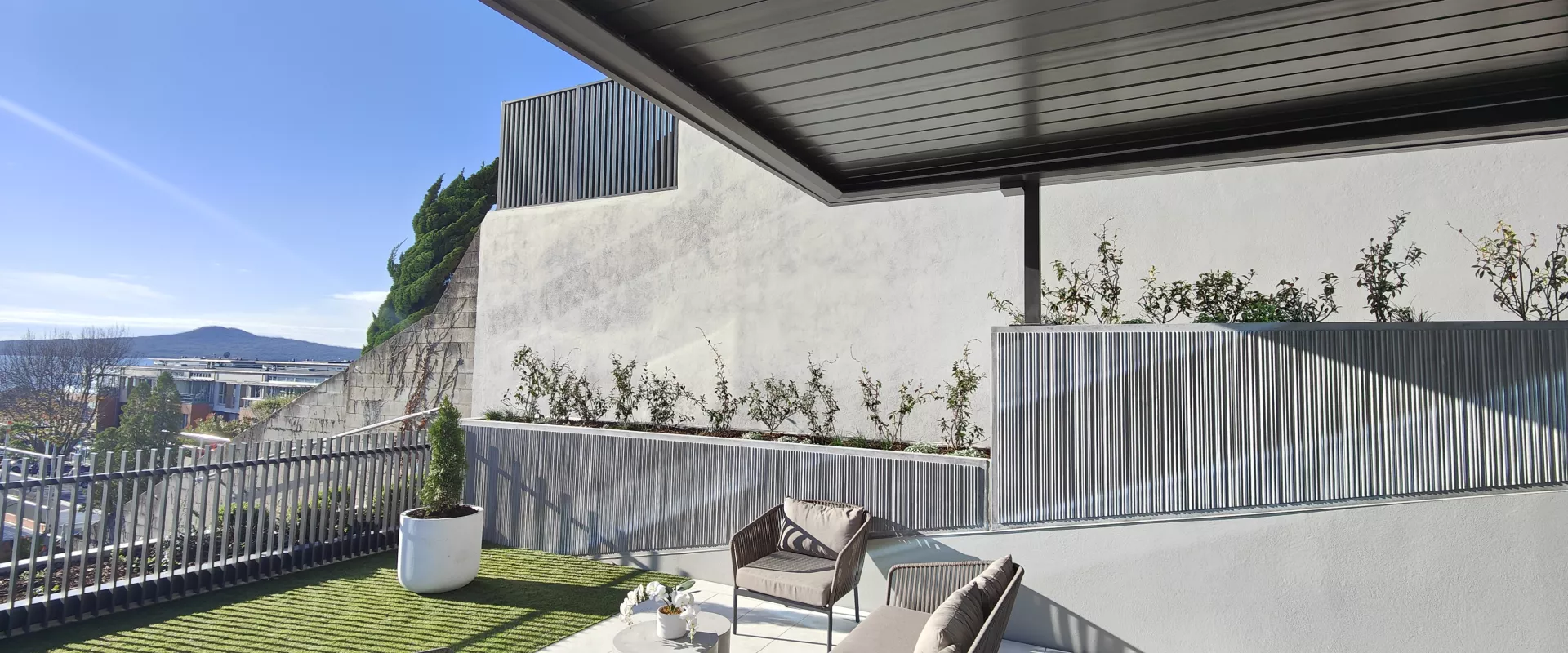 Louvretec 220/35 Slimline Roof