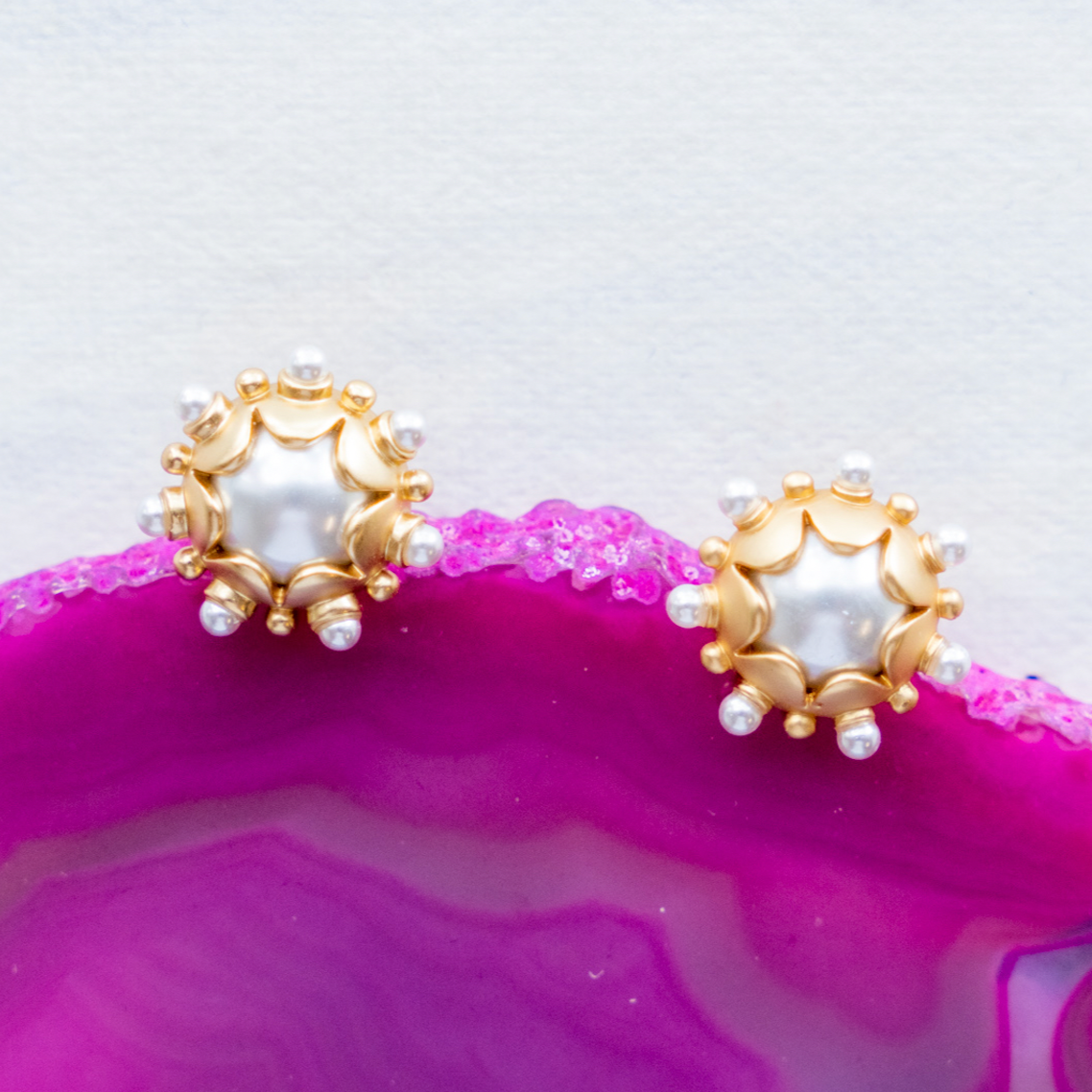 Perla Studs - Pearl