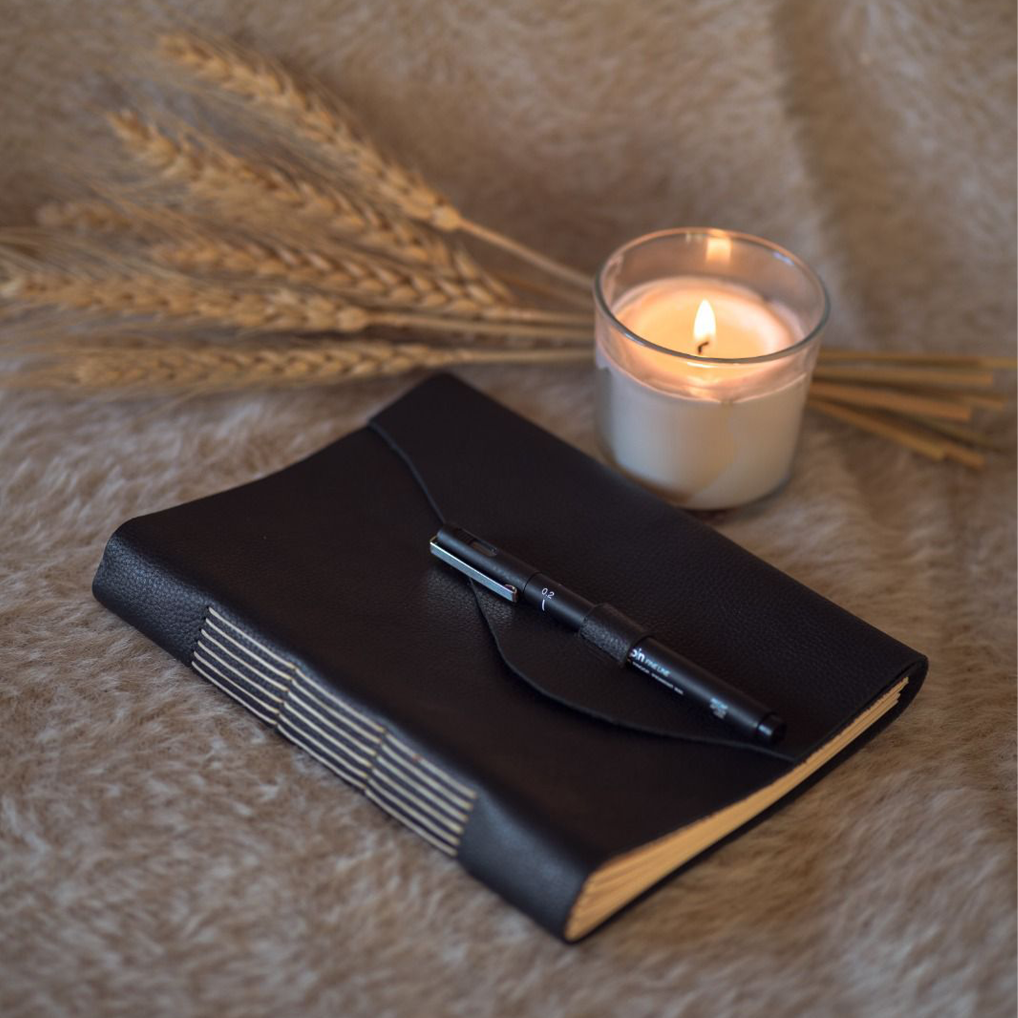 El Meraki Linea Pen Lock Black Notebook