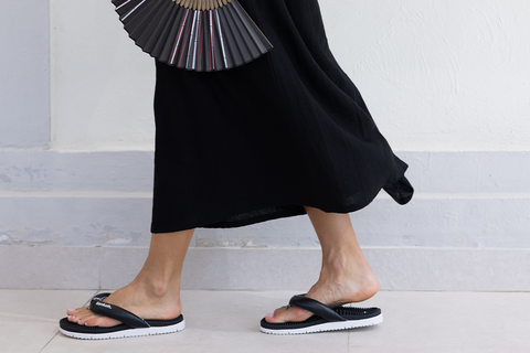 Kenkoh Fuwa Patterned Acupressure Thong Sandals - Black