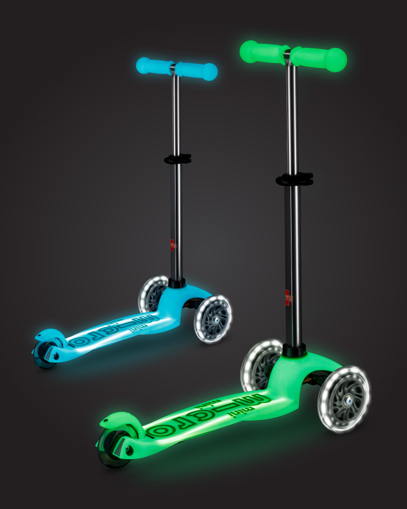 Micro Mobility Micro Mini Deluxe LED Glow Plus scooter