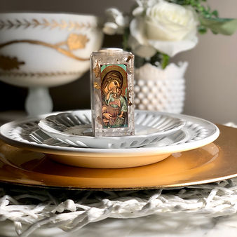 fofiBRIGHTWORKS Bulk Party Favor ICON - Clear Resin Gold Leaf Petite, Gift Box, Jordan Almonds