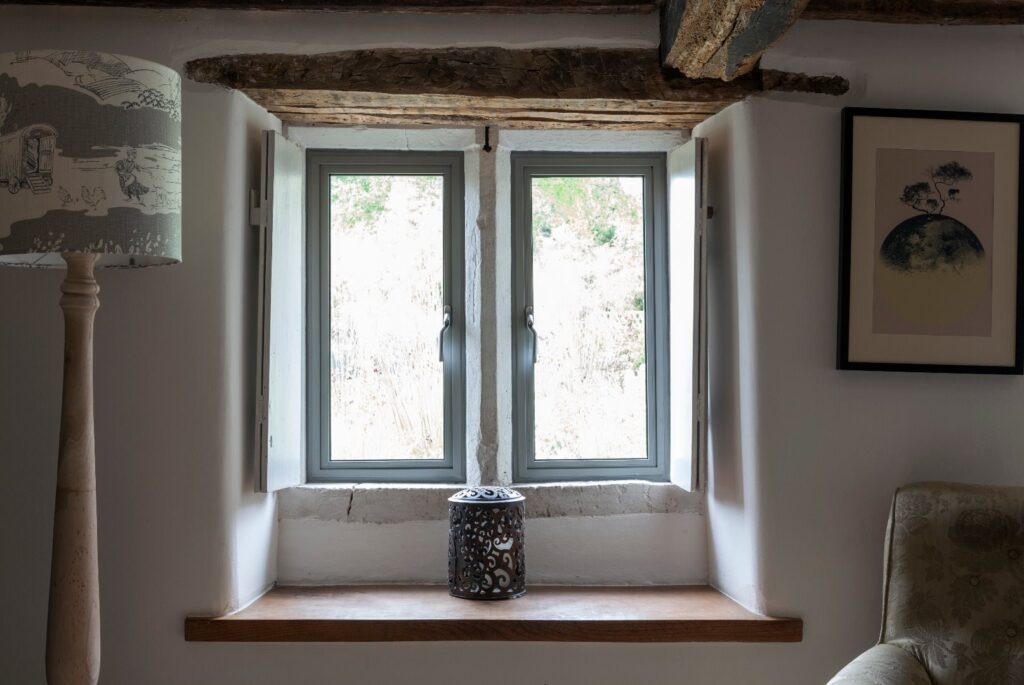 VS 600 Sash Window