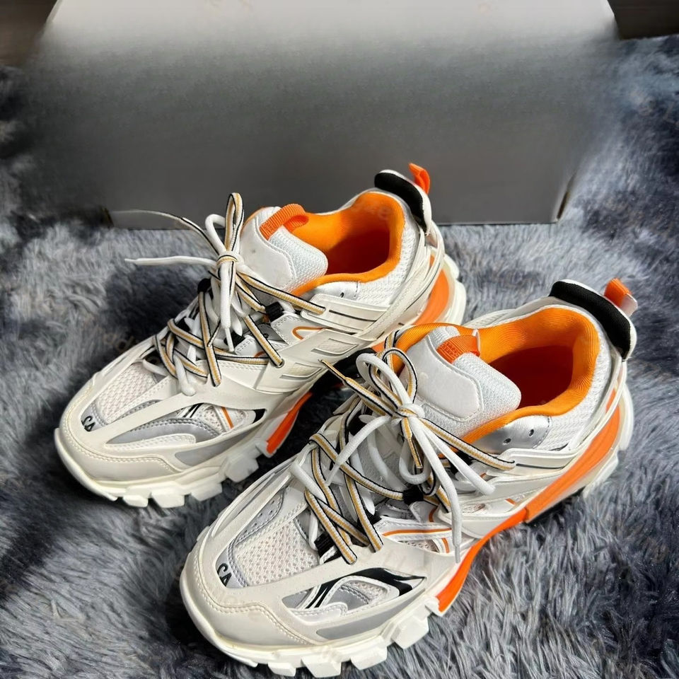 CONG TY TNHH TU VAN NHA DAT 37 Luxury Designer Shoes Lightweight High Quality Fashion Trend Famous Runner Track 3.0...