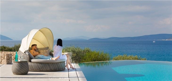 Rattan Sun Lounger With Canopy