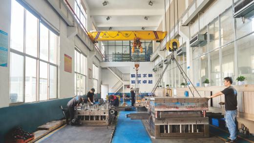 Taizhou Huangyan Xintong Mold Co., Ltd. Plastic Injection Mold