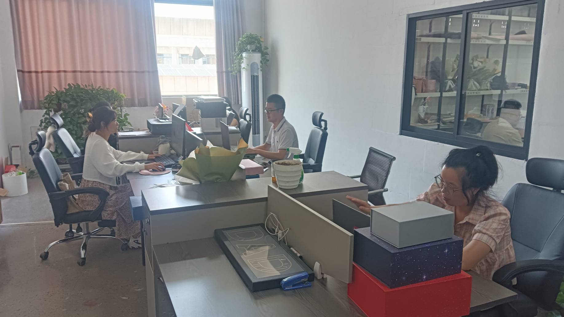 Yiwu Miyin Packing Materials Co., Ltd. Gift Paper Boxes