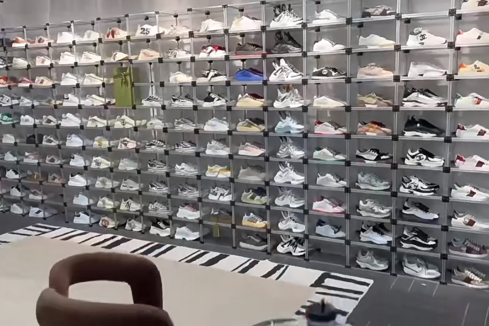 Sichuan Qirui Technology Co., Ltd. Sneakers