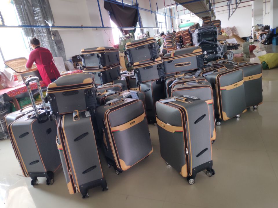Jiangxi Huakui Industrial Co., Ltd. Suitcase
