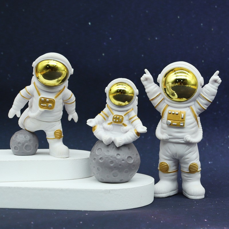Zhejiang Henglin International Trade Co., Ltd. Hot-selling Spaceman Model Sculpture Table Decoration Resin Crafts Astronaut Figurines Pvc Set