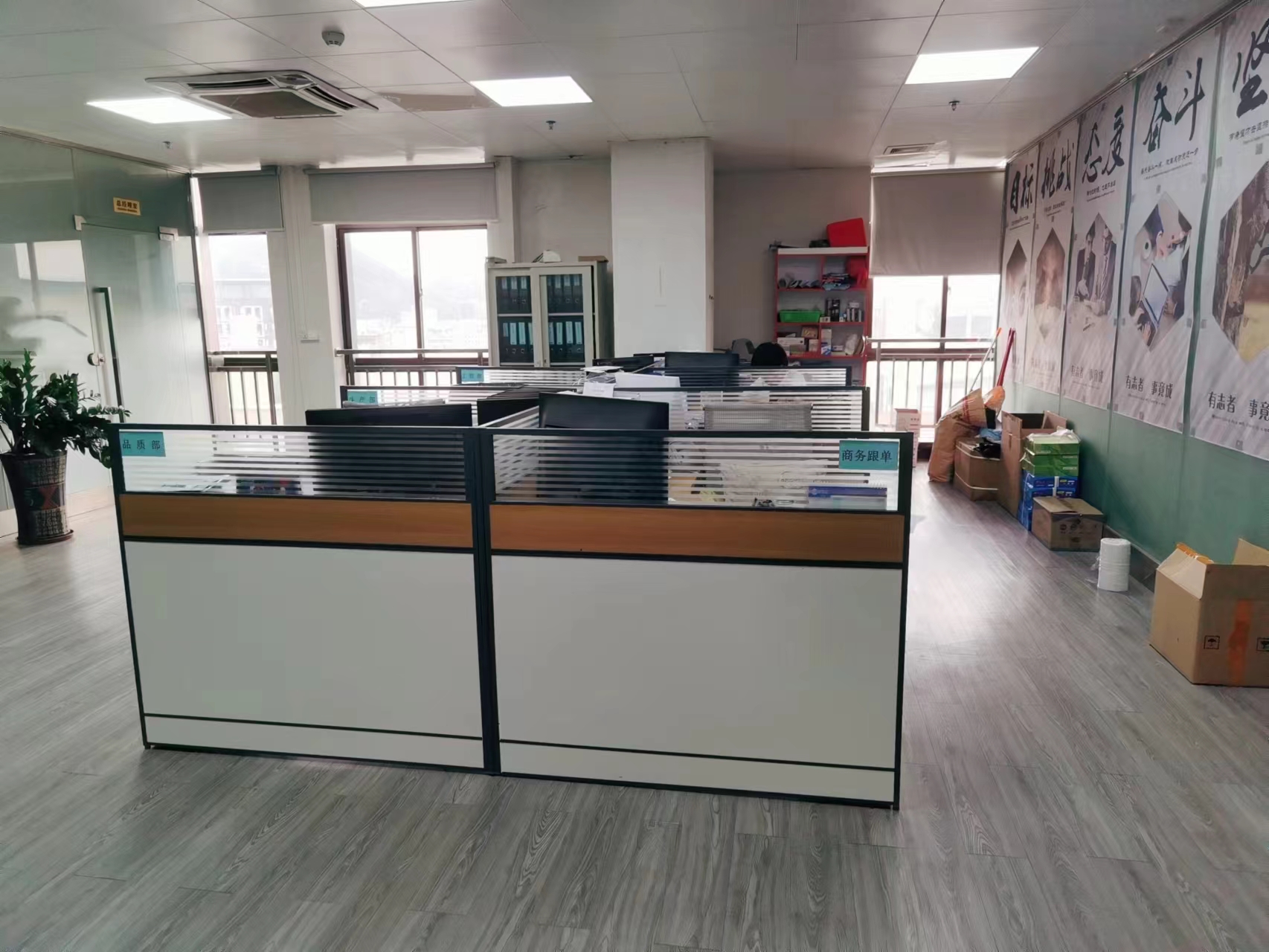 Dongguan Xin Quansheng New Material Electronics Co., Ltd. Mobile phone cutting machine