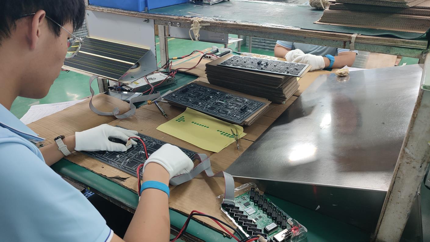 Shenzhen Maxcolor Visual Co., Ltd. factory image 6