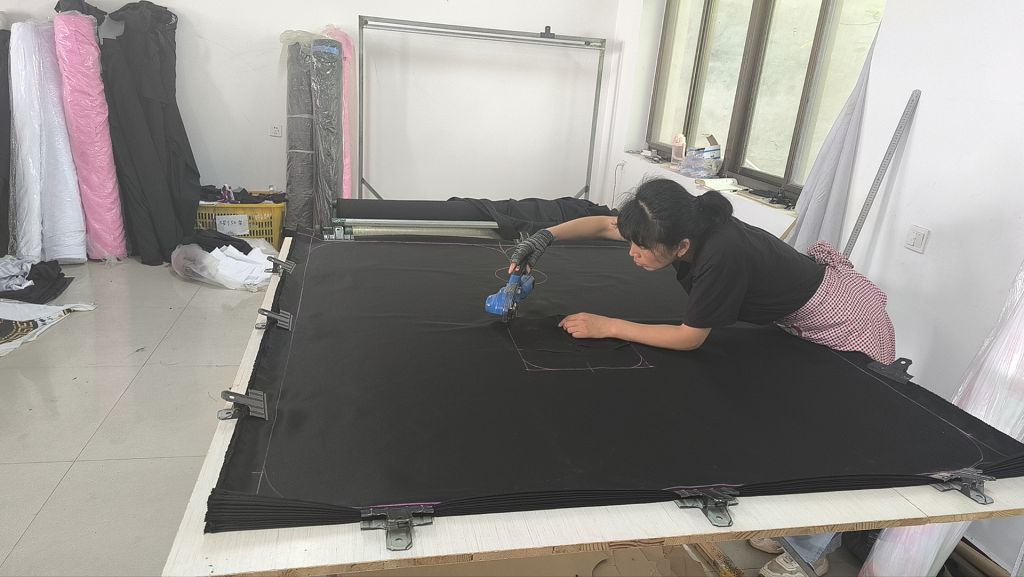 Handan Lingsheng Hairdressing Products Co., Ltd. Barber Cape