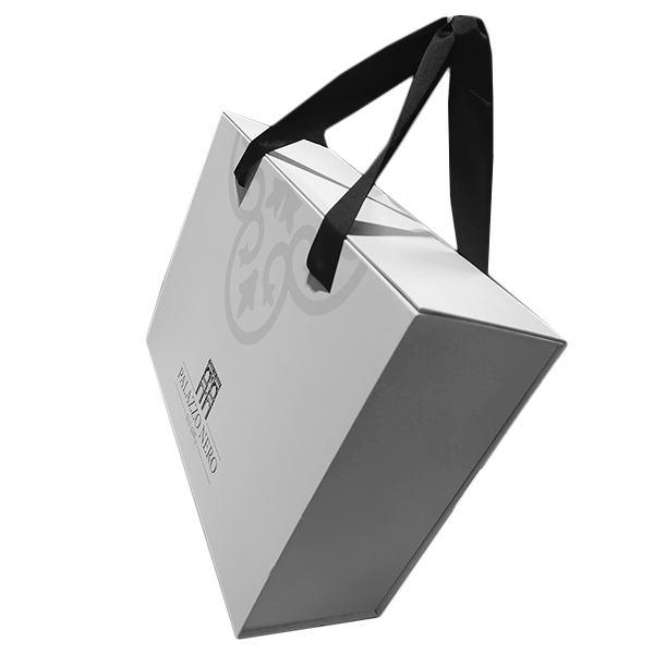 Modern novel design gift new arrival simple logo printing cardboard folding paper product clothes packaging box with handles