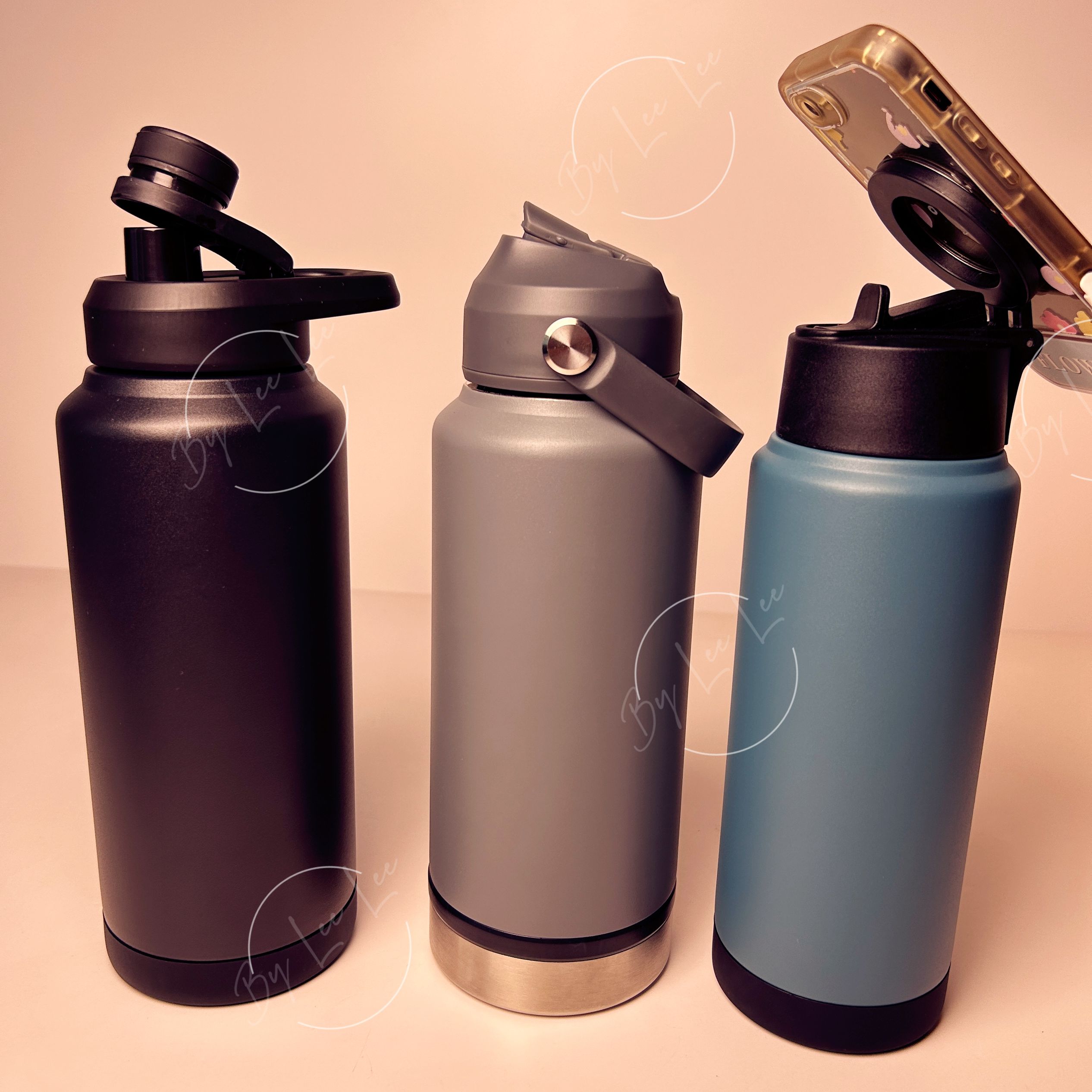Yongkang Ice & Fire Manufacture And Trade Co., Ltd. 2024 Sport Water Bottle with Magnetic Phone Holder 25oz 32oz Bottle Insulated Water Flask Sport Water Bottle with Magnetic Lid
