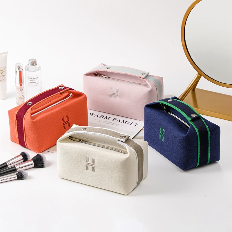 Jinhua Yirui Luggage Co., Ltd. Portable Alphabet Designer Makeup Bag Luxury Canvas Travel Makeup Bag Waterproof Tote Stylish Makeup Storage