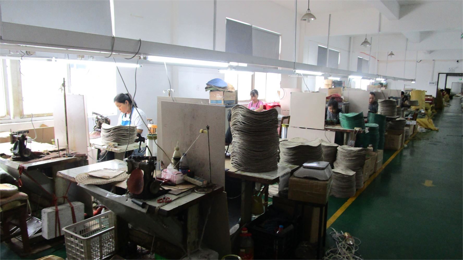 Ningbo Yinzhou Yichuan Artware Co., Ltd. PVC PLACE-MATS