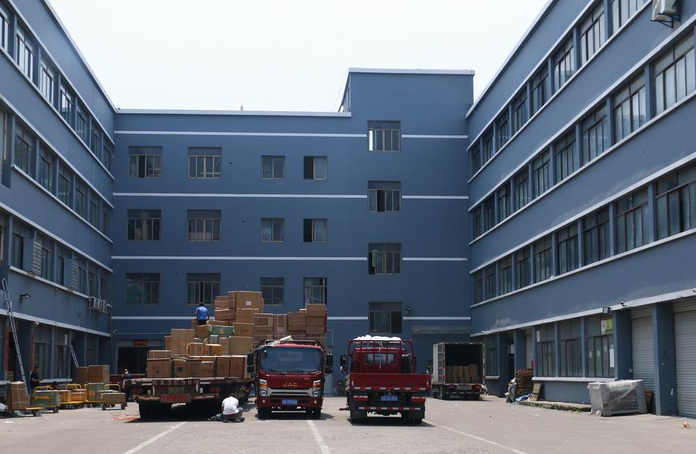 Yiwu Global Party Crafts Co., Ltd. foil balloons